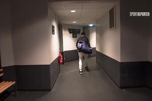 Paris security guard doesnt recognise Rafael Nadal.mp4