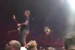 Queens of the Stone Age's Josh Homme Kicks Photographer.mp4