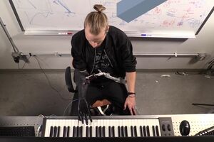 Luke Skywalker Prosthesis Controls Fingers and Plays Piano.mp4