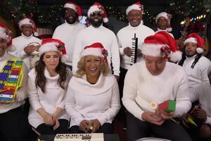 Jimmy Fallon, Anna Kendrick, Darlene Love & The Roots Sing _Christmas_ (Classroom Instruments).mp4