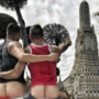Turistas multados por tirarem uma 'selfie ao rabo' num templo