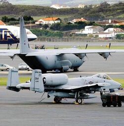 Governo diz que está a avaliar soluções para reduzir impacto de salários em atraso na Base das Lajes