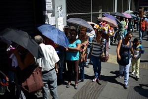 Caos na Venezuela com saques a camiões de frango