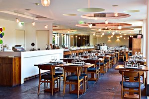 Book: este restaurante lisboeta é um livro aberto