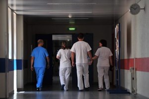 Enfermeiros “pressionados” a lavar o chão em Tondela