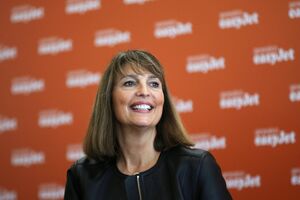  Carolyn McCall 