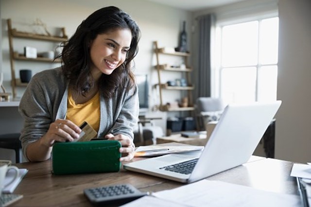 Covid-19: Compras 'online' sobem 46% no segundo confinamento geral -- SIBS
