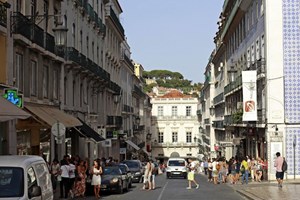 25 músicos vão cantar das janelas dos Armazéns do Chiado