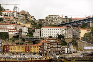 80% das imobiliárias venderam menos casas. Mas os preços não desceram