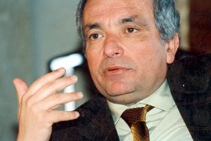Ex-autarca só podia ser contratado com consulta a três empresas