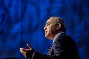 Kasparov pede boicote diplomático ao Mundial de futebol na Rússia