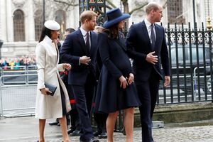 Meghan Markle Isabell II Harry William Kate Carlos Camila 