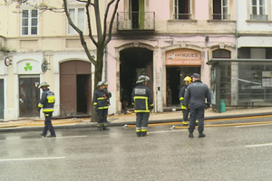 Prédio que foi tomado pelo fogo na Avenida Sá da Bandeira, em Coimbra