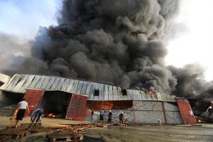 Iémen - incêndio armazém programa alimentar mundial 
