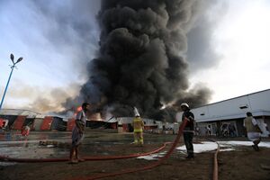 Iémen - incêndio armazém programa alimentar mundial 