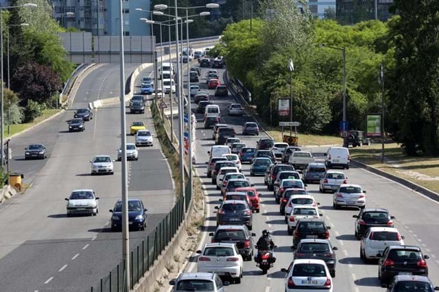 Posso circular a velocidade superior a 40 Km/h nesta via de