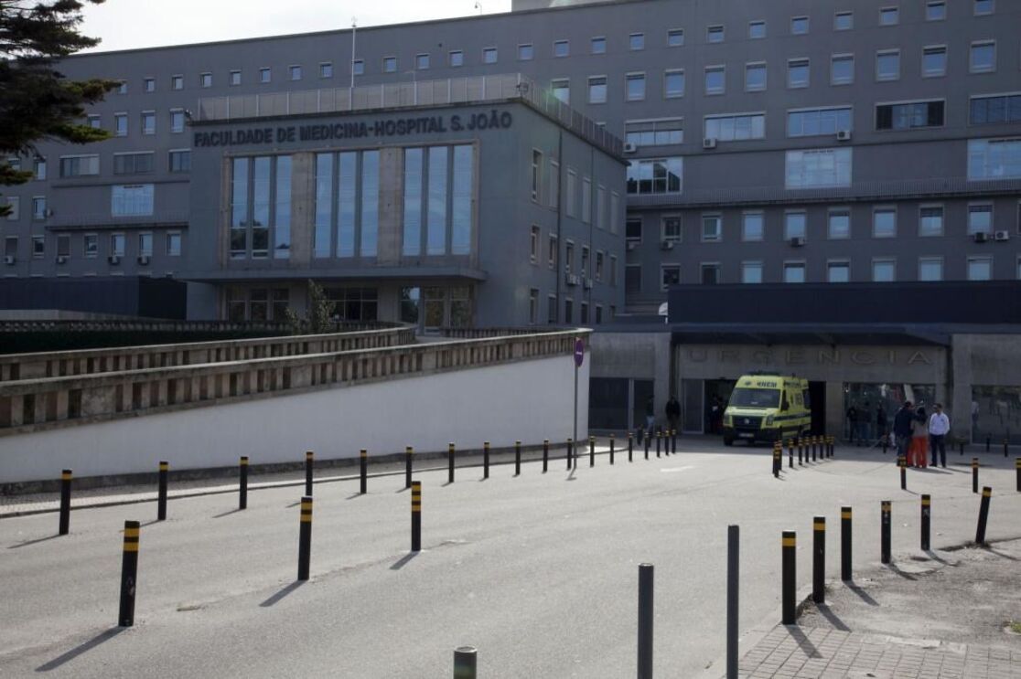 Hospital de São João, Porto, Centro Hospitalar e Universitário de Coimbra, presidente do Conselho Nacional de Procriação Medicamente Assistida, saúde