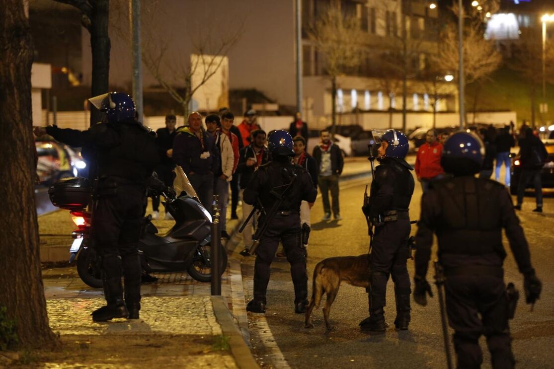 polícia adeptos 