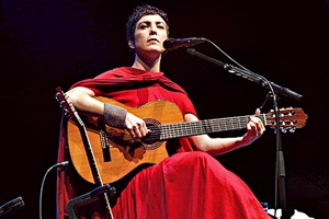 Música para matar o vírus: dia #11 - Adriana Calcanhotto