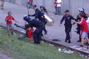 Relação agrava pena de polícia que agrediu adeptos do Benfica em Guimarães