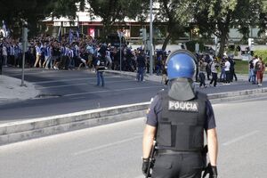 polícia adeptos 