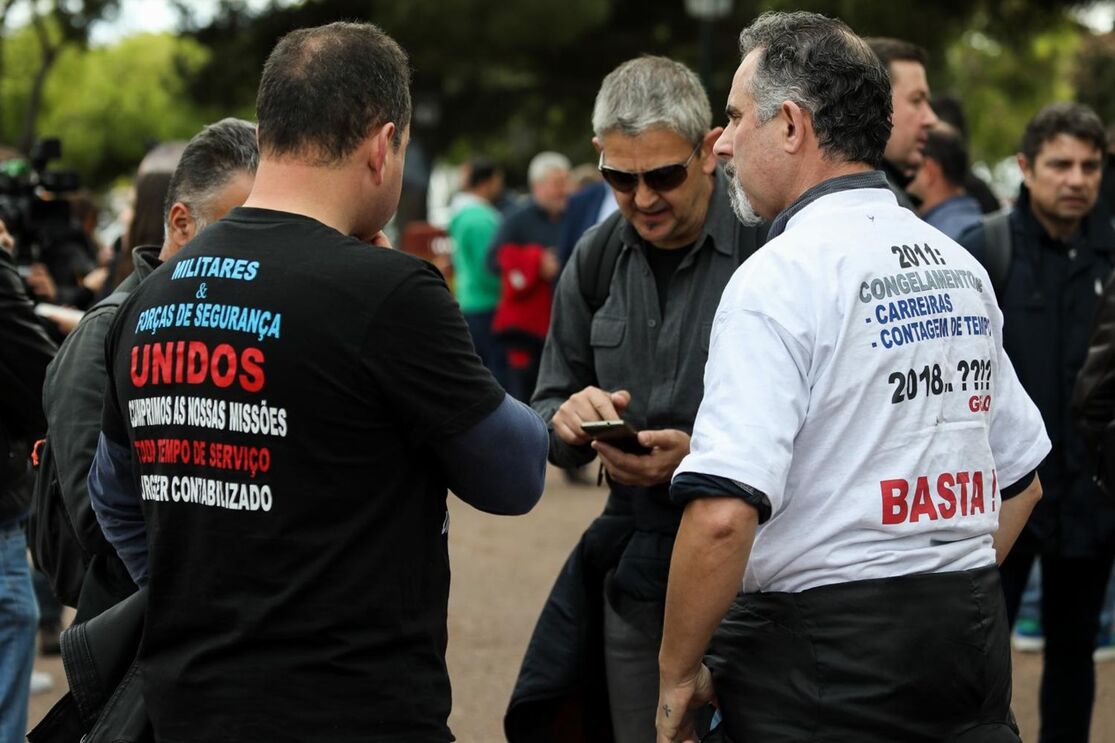 Vigília militares e polícia 