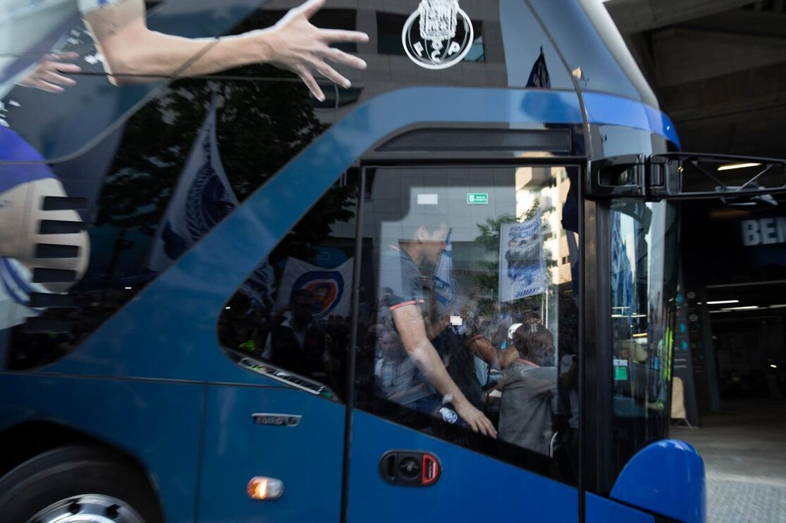 autocarro fc porto adeptos dragão 