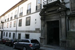 Burla de 348 mil euros e um chip que prometia detetar cancro julgada no Porto
