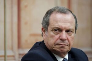 Carlos César 