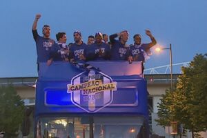 FC Porto sai do Dragão em direcção aos Aliados 