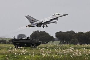 F16