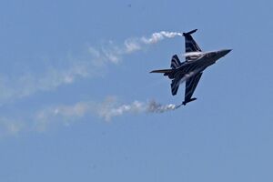 F16