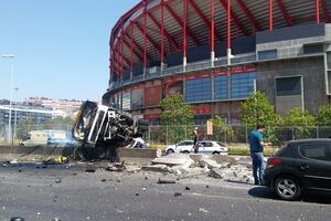 Acidente com camião Estádio da Luz 