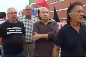 Lesados do BES manifestam-se no Congresso do PS
