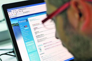 Milhares repetem entrega do IRS 