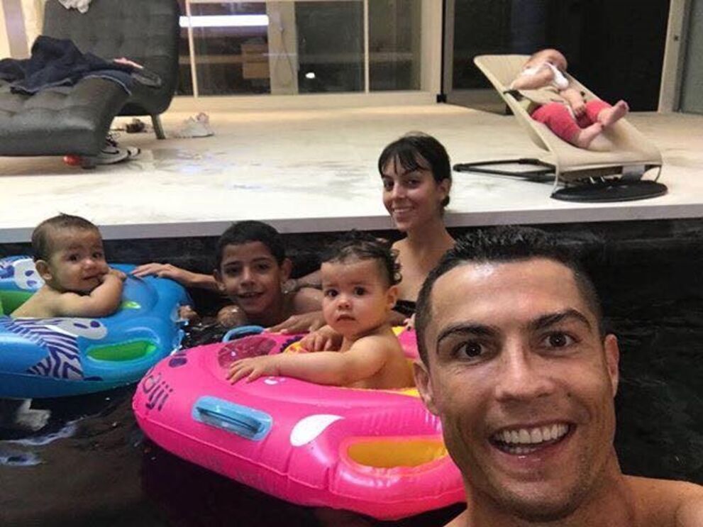 Ronaldo Georgina Eva Mateo Alana Cristiano Júnior 
