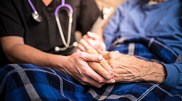 <![CDATA[ Parkinson: Mulheres têm mais tremores, sofrem mais estigma e são diagnosticadas mais tarde ]]>