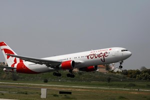 Covid-19: Air Canada vai despedir pelo menos metade dos trabalhadores