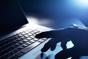 'Hacker' português admite ataque a tribunal eleitoral no Brasil