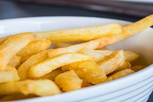 Dieta rica em alimentos fritos aumenta o risco de episódios cardiovasculares graves
