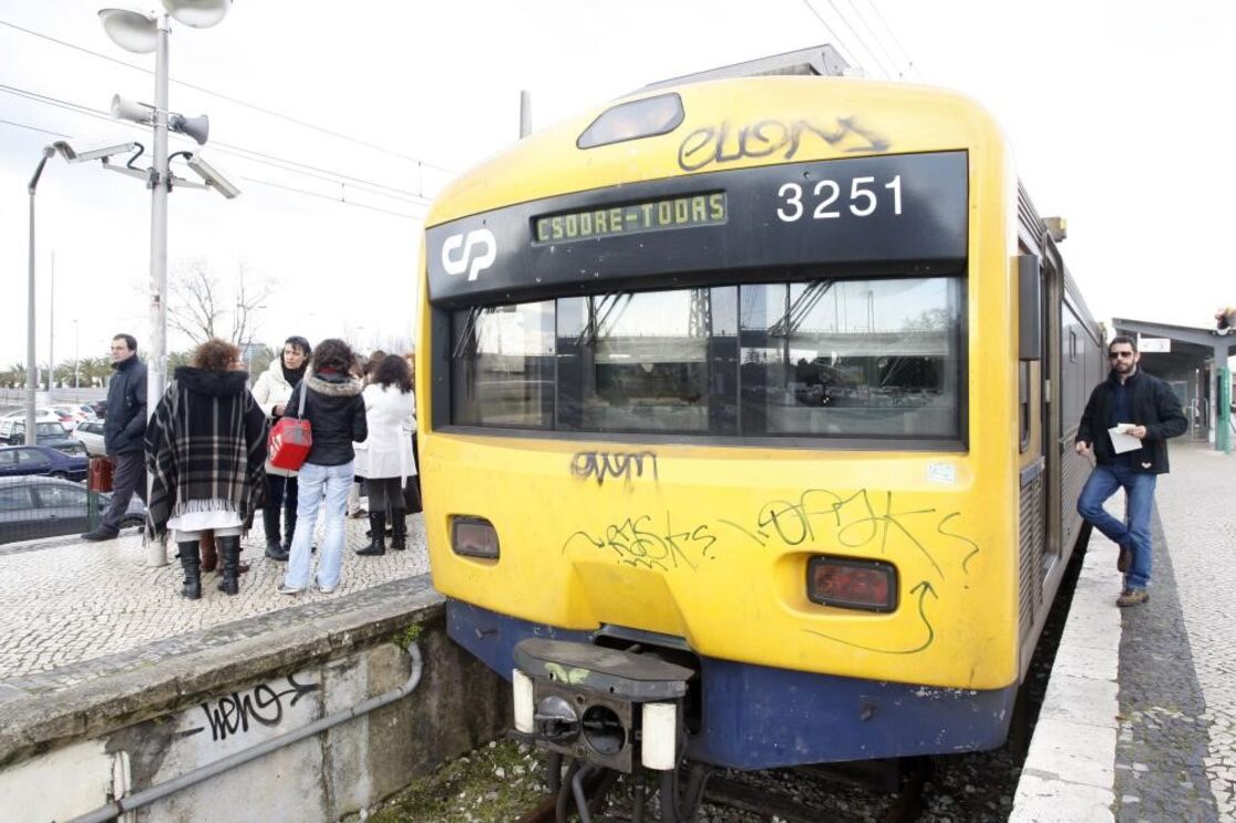 CP Reduz Comboios Na Linha De Sintra E Ajusta Hor rios No Oeste 