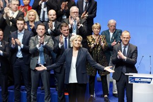 Partido de Le Pen gastou dinheiro europeu em champanhe e jantares de luxo