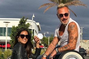 O milionário Gianluca Vacchi está apaixonado de novo. Conheça Sharon Fonseca