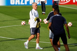 Deschamps recorda Portugal e quer 'serenidade, confiança e concentração'