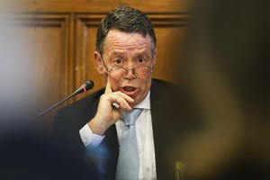 Juiz arrestou pensão de 15 mil euros e 13 imóveis a Manuel Pinho