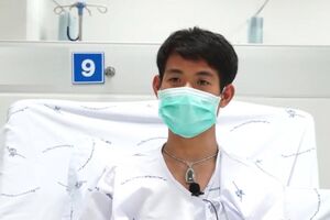 Jovens que estiveram presos em gruta na Tailândia estão hospitalizados