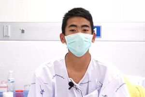 Jovens que estiveram presos em gruta na Tailândia estão hospitalizados