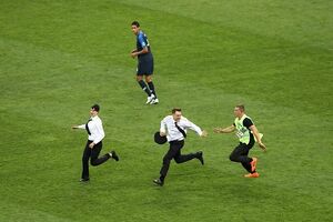 Pussy Riot invadem o campo do Mundial 2018