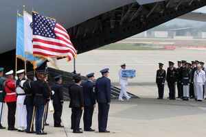 Pyongyang entrega alegados restos mortais de soldados dos EUA