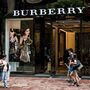 Burberry queimou 30 milhões de euros em roupa e perfumes